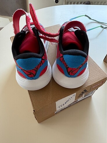 25 Beden kırmızı Renk Orijinal adidas spider man çocuk ayakkabısı
