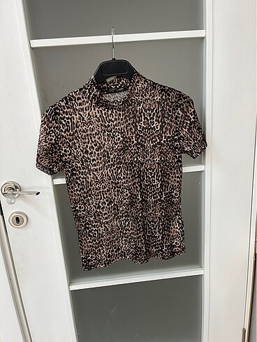 Leoparlı tül bluz