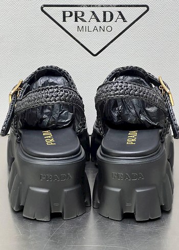 Prada Prada Siyah Yılan Desenli Tokalı Kadın Sandalet
