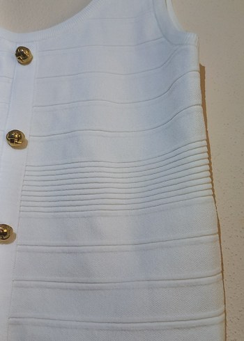 Düğmeli Beyaz V Yaka Mini - Görsel 2