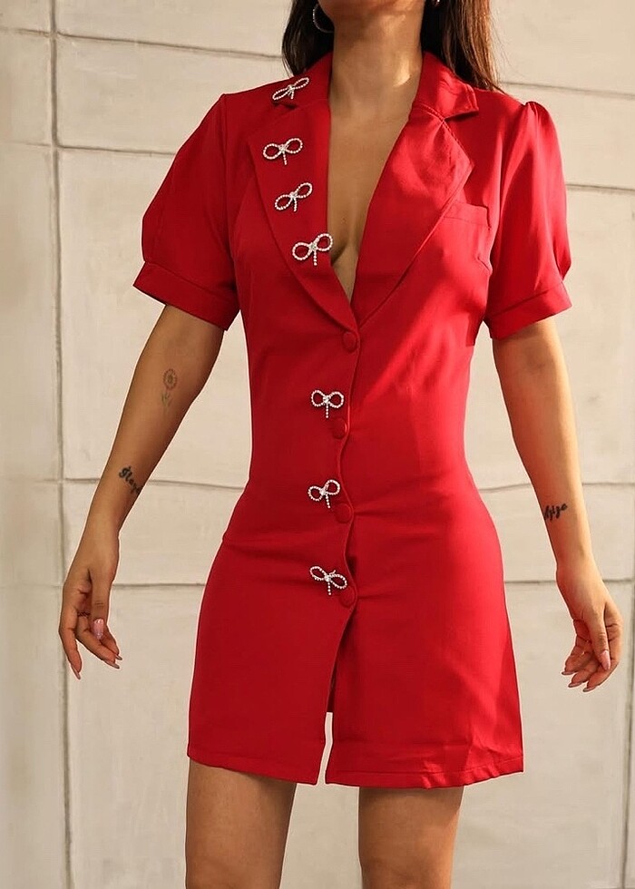 Kırmızı kurdeleli elbise - Görsel 2