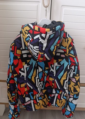 Renkli Desenli Kapüşonlu Kadın Kısa Mont - Görsel 2