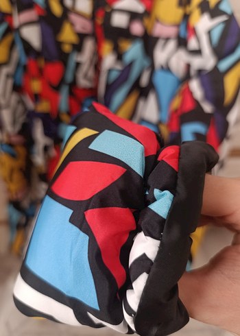 Renkli Desenli Kapüşonlu Kadın Kısa Mont - Görsel 3