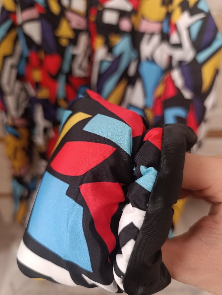 Renkli Desenli Kapüşonlu Kadın Kısa Mont - Görsel 3