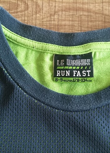 9 Yaş Beden Erkek çocuk sweatshirt.