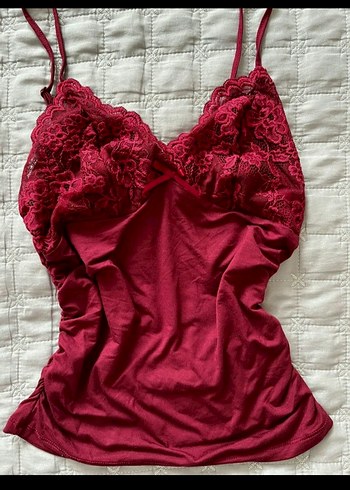 Bordo Dantel Detaylı V Yaka İnce Askılı Bluz
