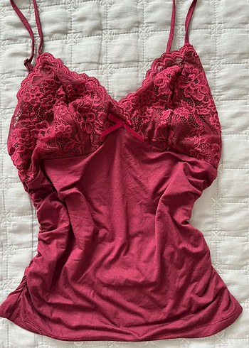 Bordo Dantel Detaylı V Yaka İnce Askılı Bluz