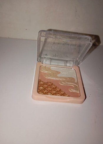 Bej Renkli Aydınlatıcı ve Kapatıcı