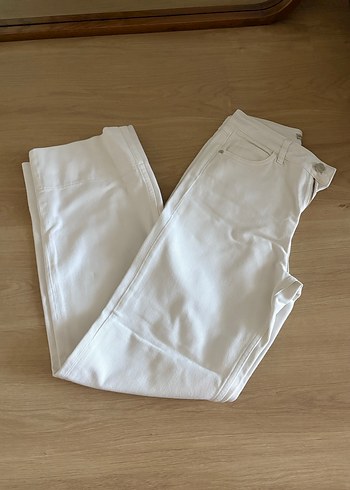 Nakışlı Beyaz Mini Kadın Kot Pantolon - Görsel 4