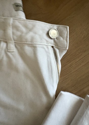 Nakışlı Beyaz Mini Kadın Kot Pantolon - Görsel 2