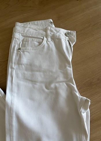 Nakışlı Beyaz Mini Kadın Kot Pantolon - Görsel 5