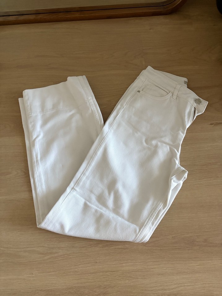 Nakışlı Beyaz Mini Kadın Kot Pantolon - Görsel 4