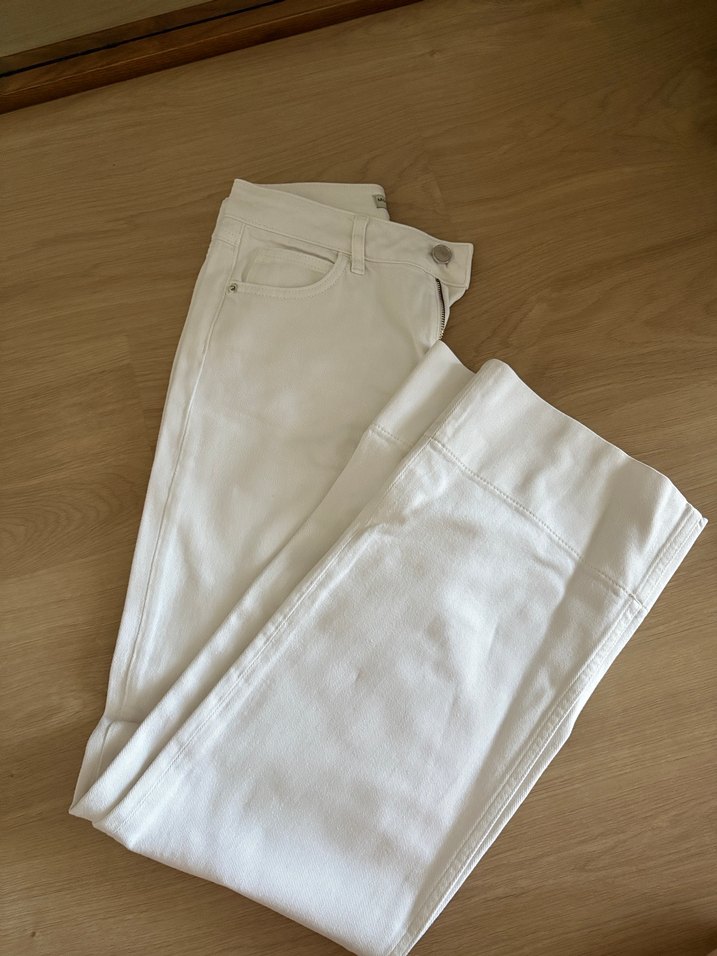 Nakışlı Beyaz Mini Kadın Kot Pantolon - Görsel 3