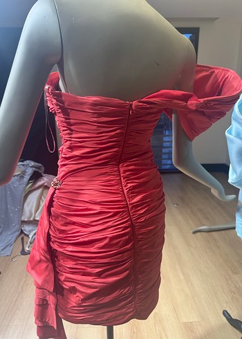 Kırmızı Drapeli Straplez Mini Abiye Elbise - Görsel 6