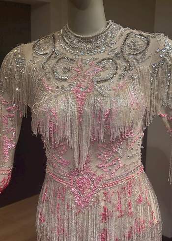 Püsküllü İşlemeli Uzun Kollu Abiye Elbise - Görsel 2