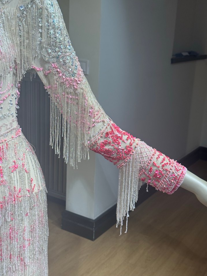 Püsküllü İşlemeli Uzun Kollu Abiye Elbise - Görsel 3