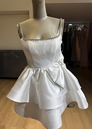 Parlak Beyaz Mini Straplez Gelinlik - Görsel 2