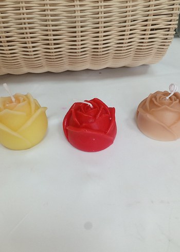 Beden Renkli Gül Şeklinde Mum Seti