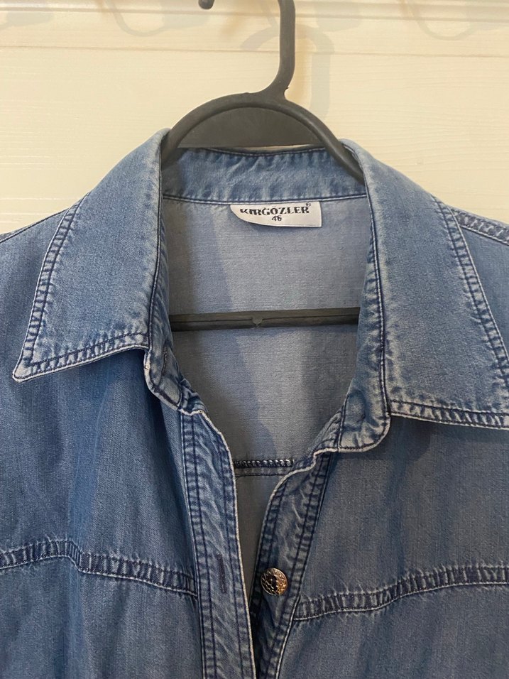 Düğmeli Uzun Kollu Kadın Denim Gömlek - Görsel 4