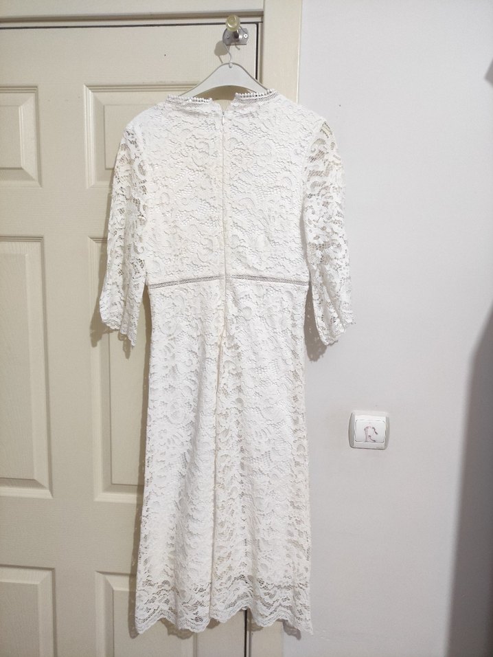 Beyaz Dantel Detaylı Midi Kalem Elbise - Görsel 3