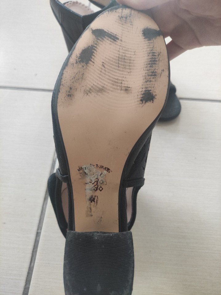 Tokalı Siyah Kadın Blok Topuklu Sandalet - Görsel 4