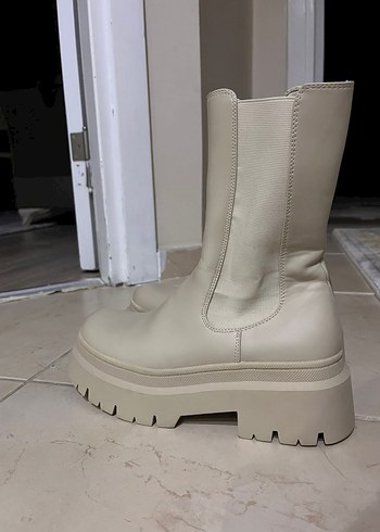 Pull and Bear Kadın Beyaz Platform Topuklu Bot