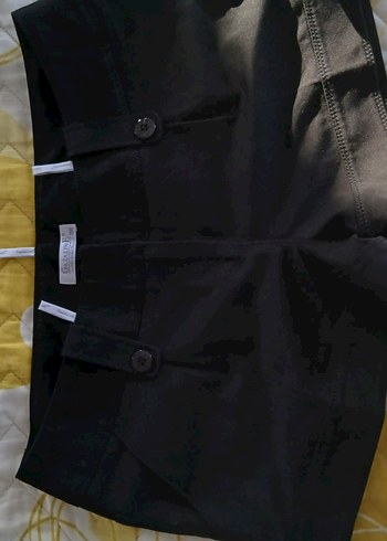 Düğmeli Siyah Mini Kadın Şort - Görsel 3