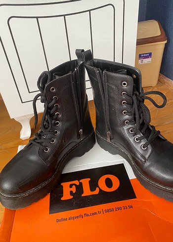 Flo Ayakkabı Tokalı Siyah Deri Goth Botlar