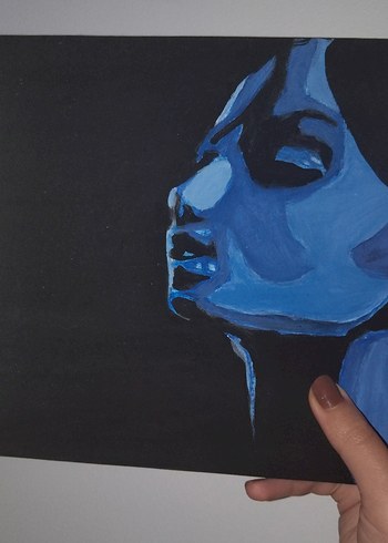 Karanlık Mavi Tonlarda Kadın Portresi - Görsel 2