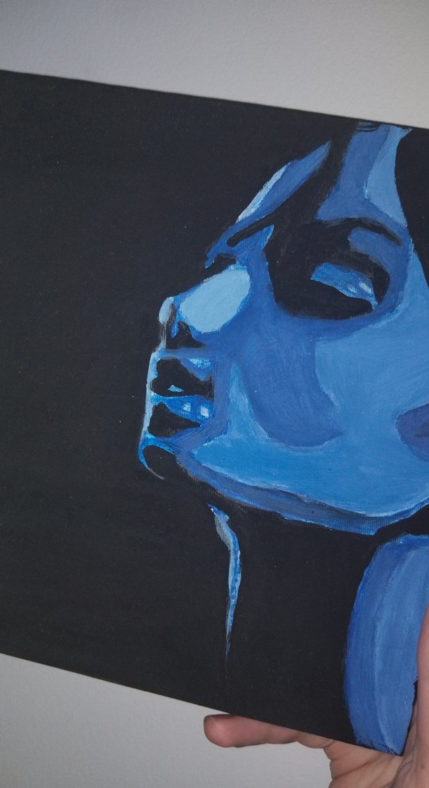 Karanlık Mavi Tonlarda Kadın Portresi - Görsel 3