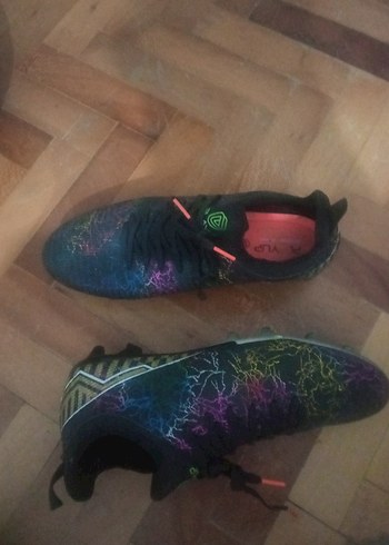 42 Beden çeşitli Renk Renkli Bağcıklı Erkek Futbol Ayakkabısı