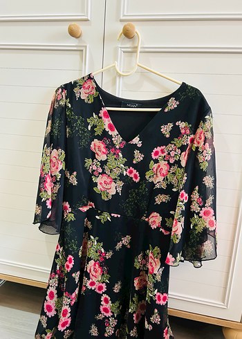 Çiçek Desenli elbise - Görsel 2