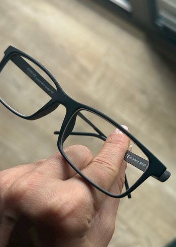 Kemer Detaylı Siyah Minimalist Kadın Gözlüğü - Görsel 9