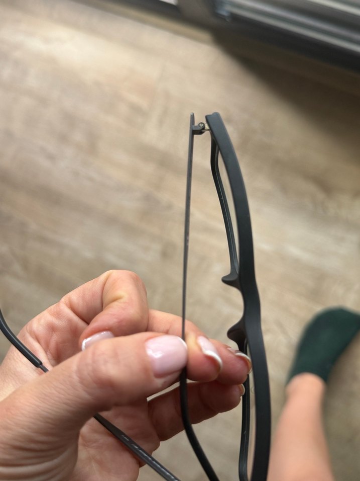 Kemer Detaylı Siyah Minimalist Kadın Gözlüğü - Görsel 4