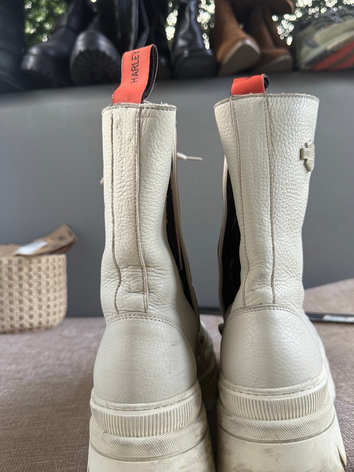 Beyaz Deri Kadın Platform Bot - Görsel 3