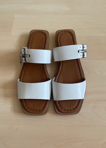 İNCİ HAKİKİ DERİ Beyaz Tokalı Kadın Terlik - Görsel 4