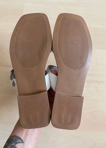 İNCİ HAKİKİ DERİ Beyaz Tokalı Kadın Terlik - Görsel 5