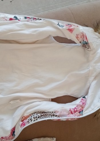 Çiçek Desenli Kürklü Kız Yeleği - Görsel 2