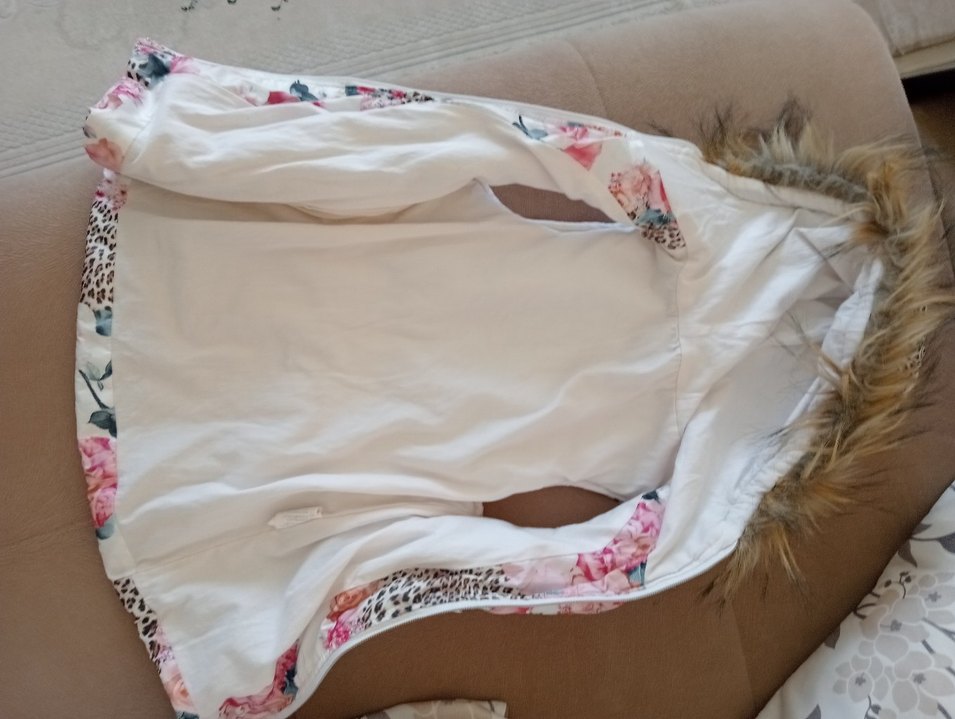 Çiçek Desenli Kürklü Kız Yeleği - Görsel 2