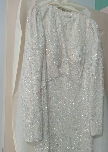 Dantel Detaylı Beyaz Uzun Kollu Uzun Abiye - Görsel 5