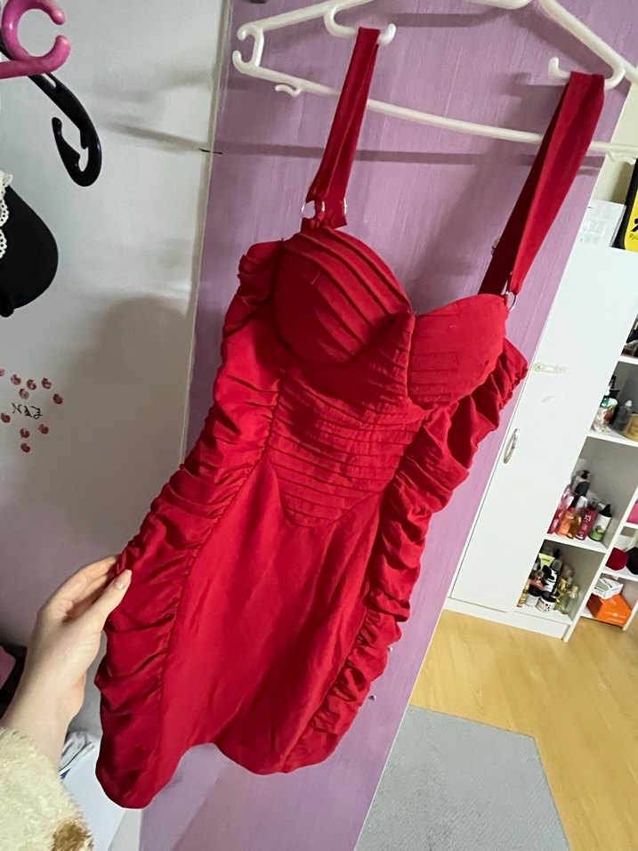 Kırmızı Straplez Fırfırlı Midi Elbise - Görsel 4