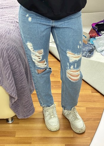 Yırtık Detaylı Mavi Salaş Kadın Kot Pantolon - Görsel 3