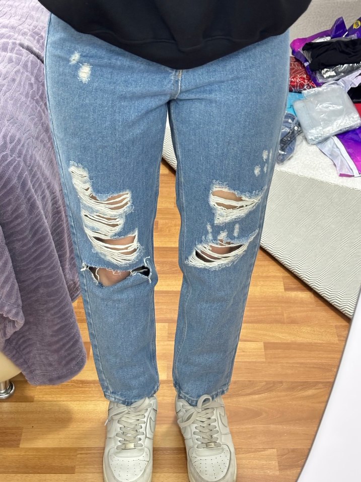 Yırtık Detaylı Mavi Salaş Kadın Kot Pantolon - Görsel 2