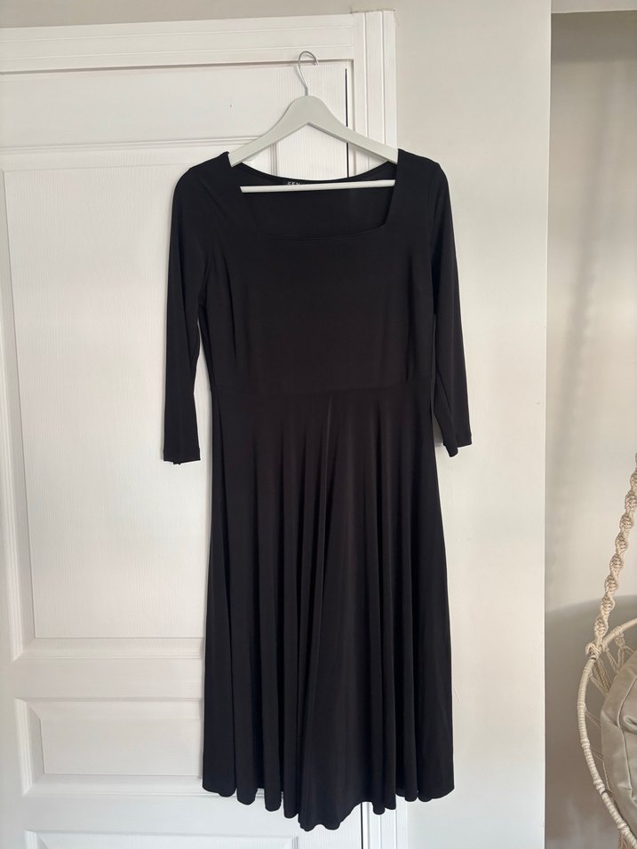 Siyah Midi Elbise - Görsel 3