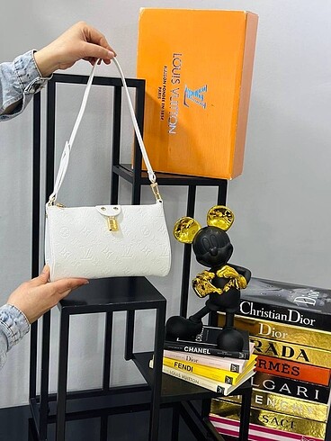  Beden siyah Renk Louıs Vuıtton Pochette Tirette Bag
