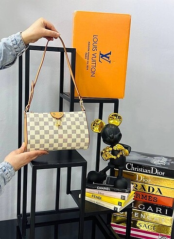 Louıs Vuıtton Pochette Tirette Bag