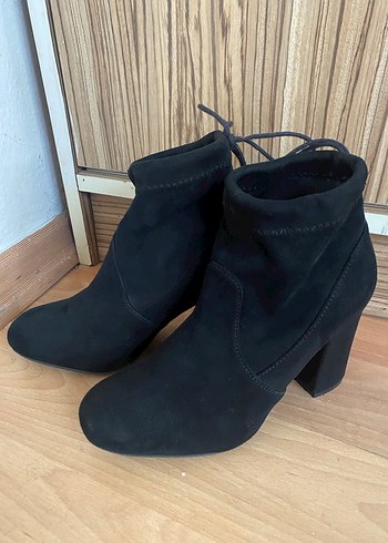 ELLE - Siyah Süet Kadın Topuklu Bot - Görsel 8