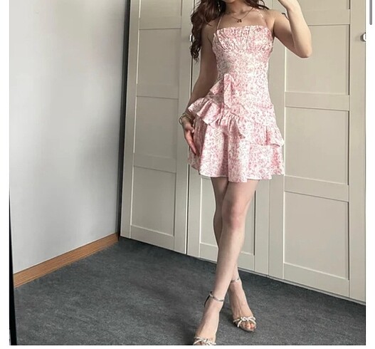 xs Beden askılı çiçekli elbise