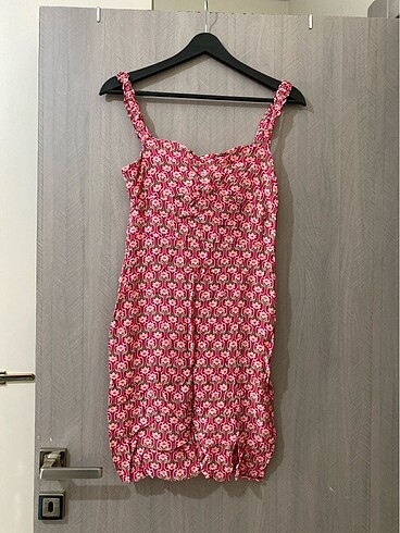 Pembe elbise
