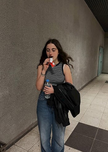s Beden beyaz Renk EN YAKIN ARKADASLARIMI SA TI YO RUM 4 AL 3 ÖDE VAR !!!